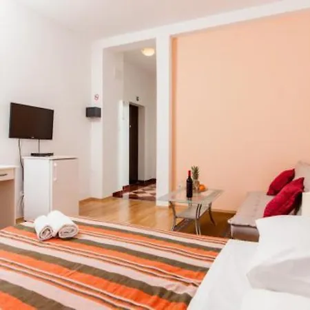 Oda ve Kahvaltı De Chiudi 4*