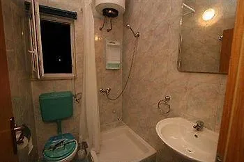 Oda ve Kahvaltı De Chiudi